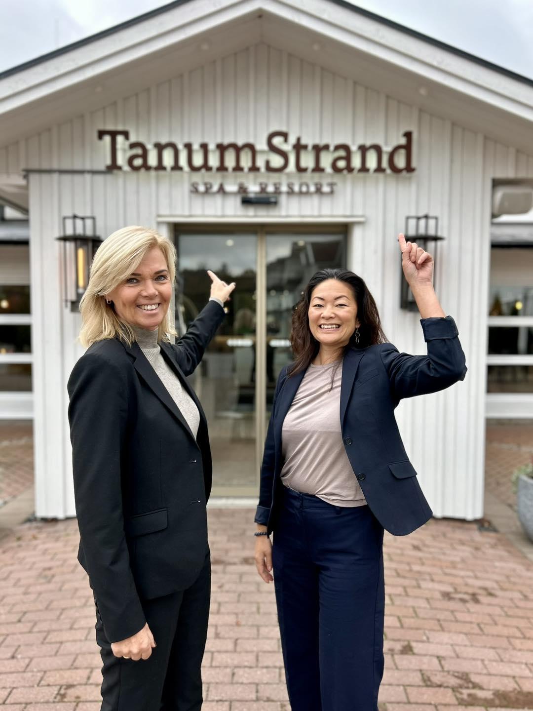 Marit Björnland och Ewa Svensson på TanumStrand