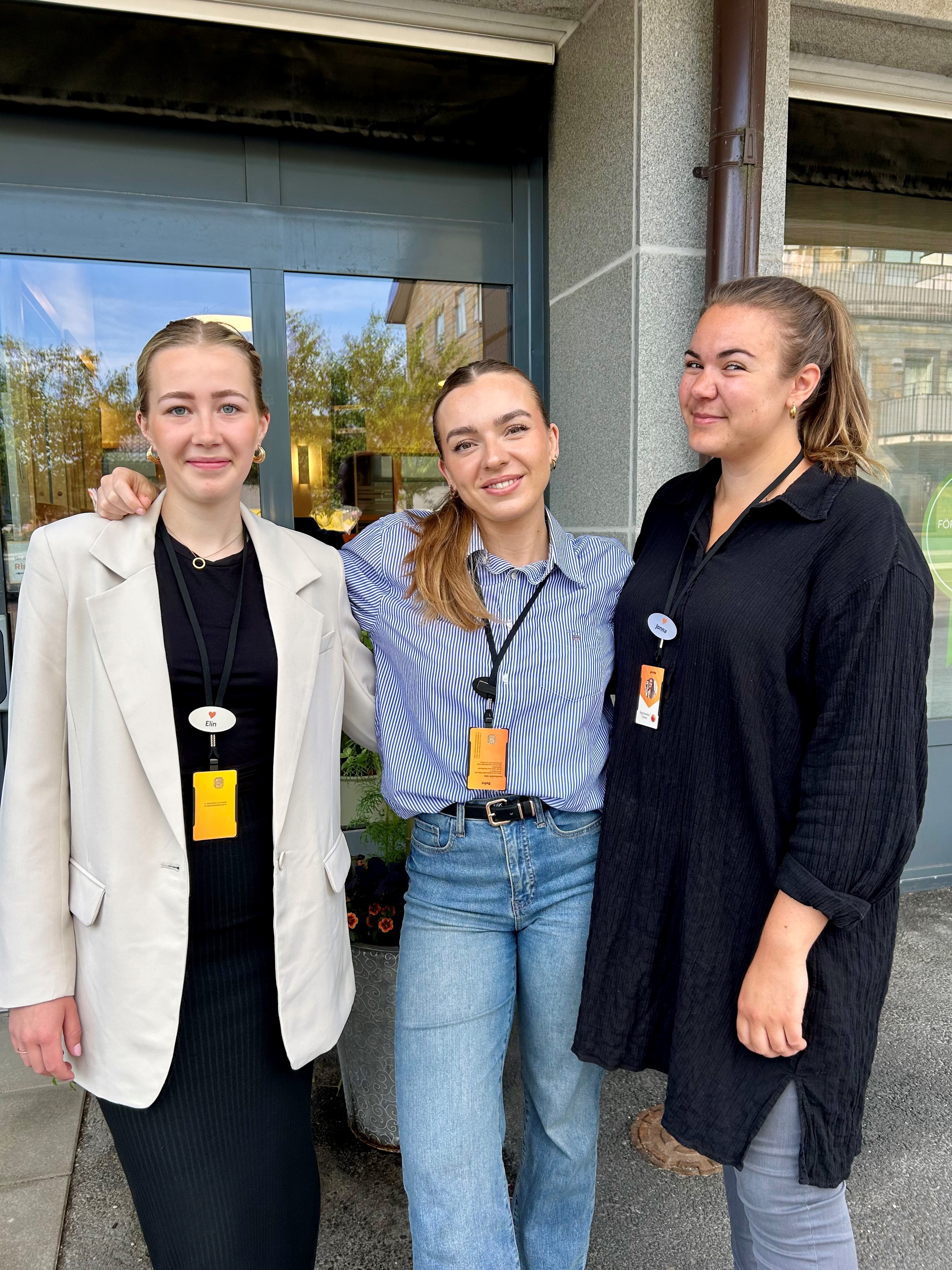 Elin Skoog, Henriette Behn och Jonna Jonasson på Sparbanken Tanum